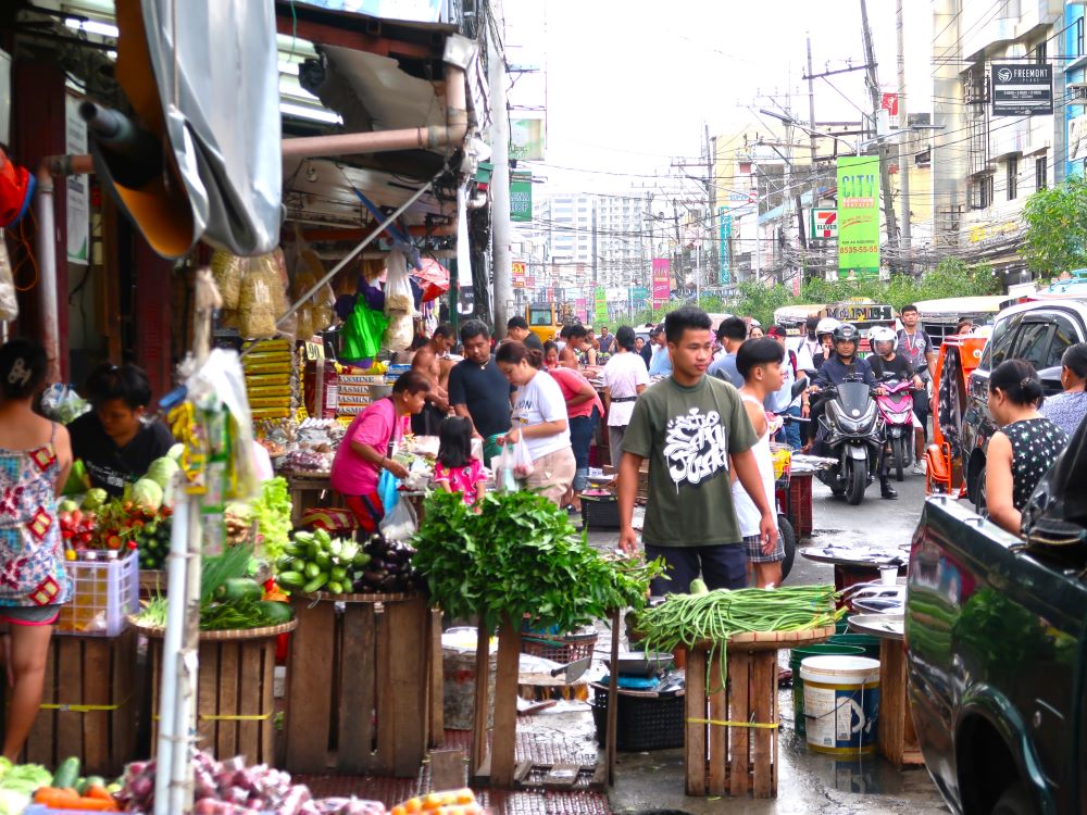 バクララン市場を