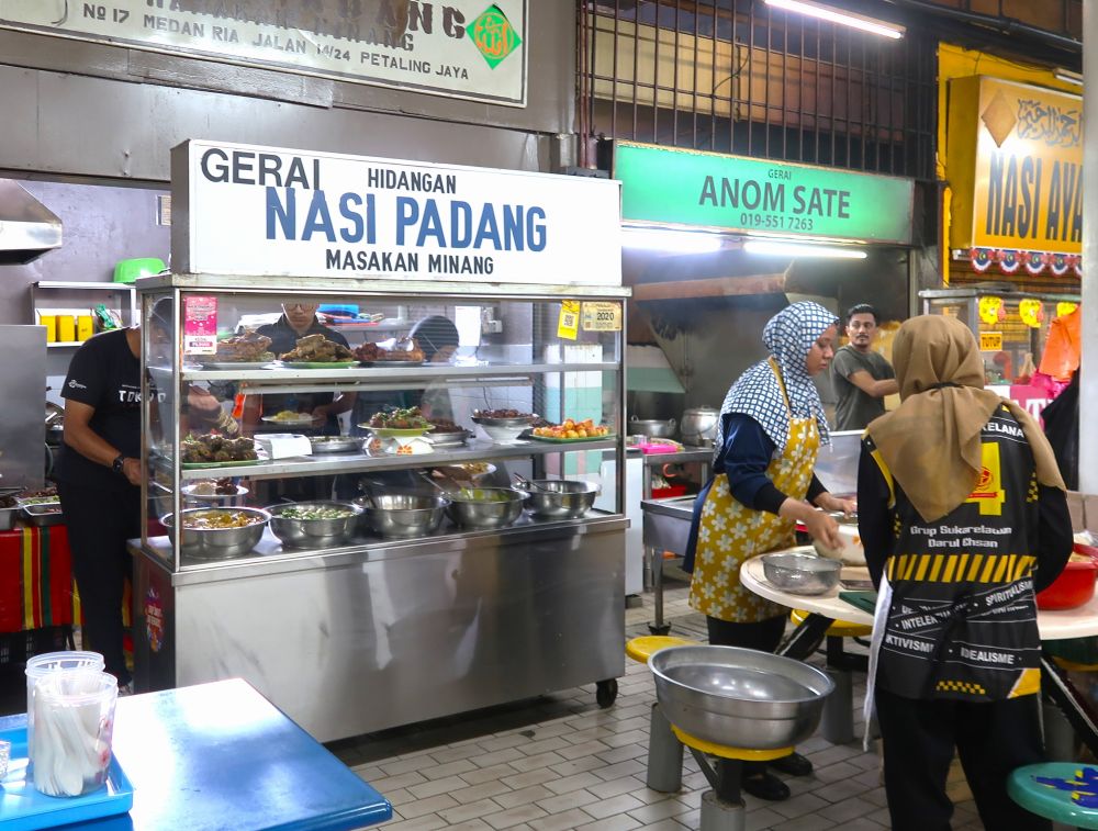 フードコート２