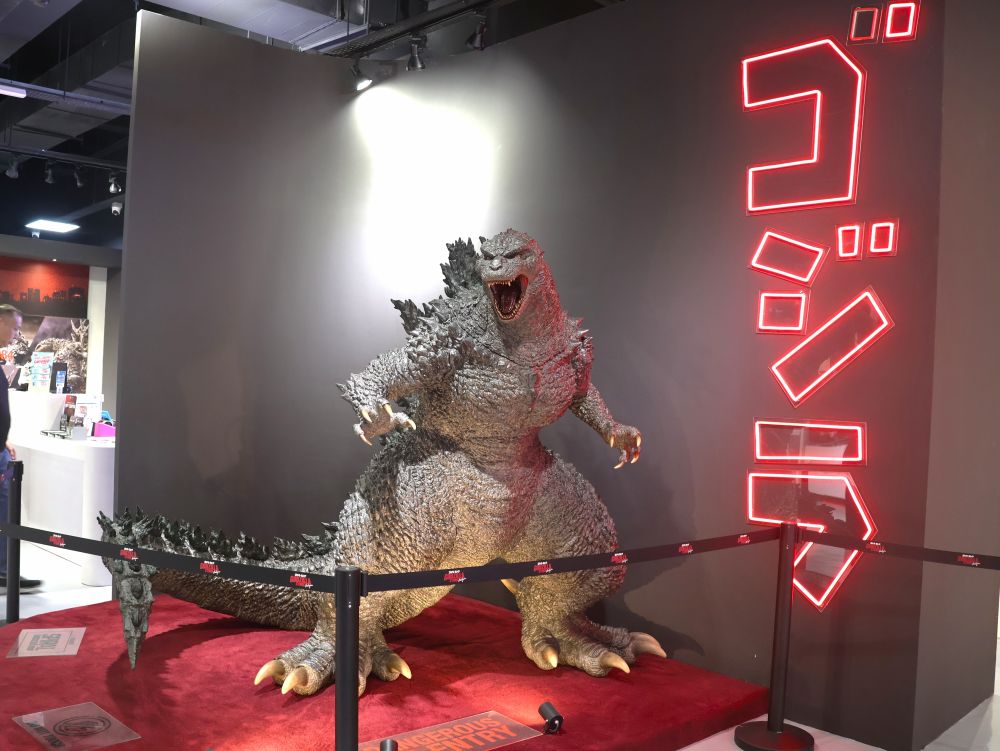 ゴジラ像